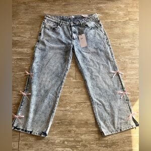 Chic Light Blue Jeans with Pink Bow Accents